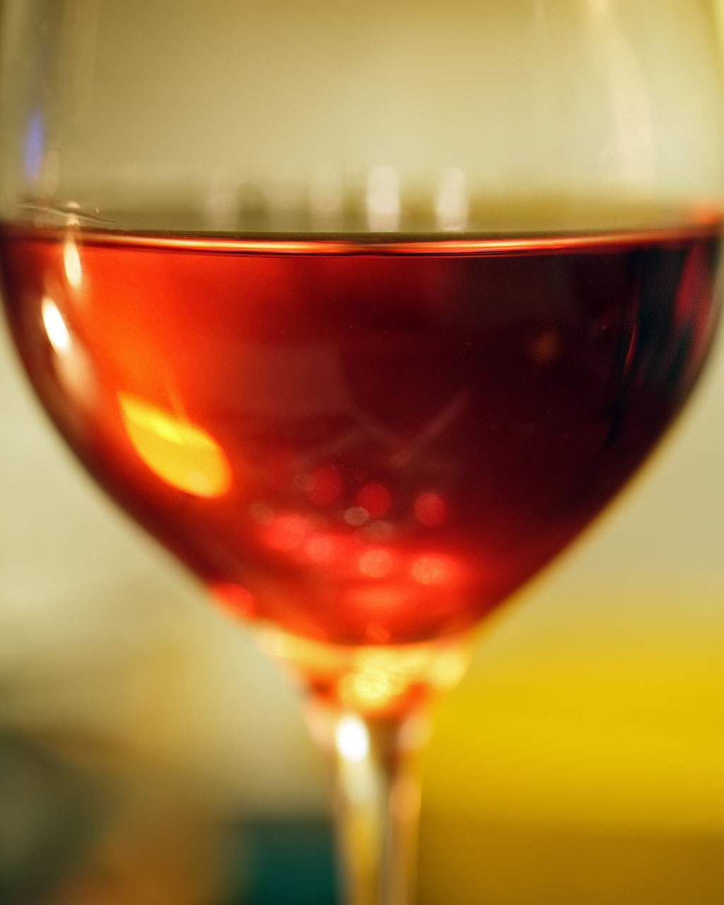 kerzenlicht-glas-rotwein