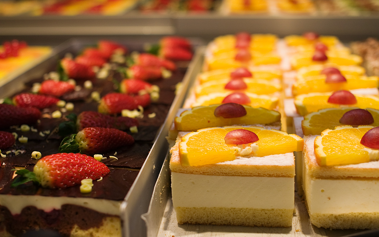 kuchen-bunt-garniert